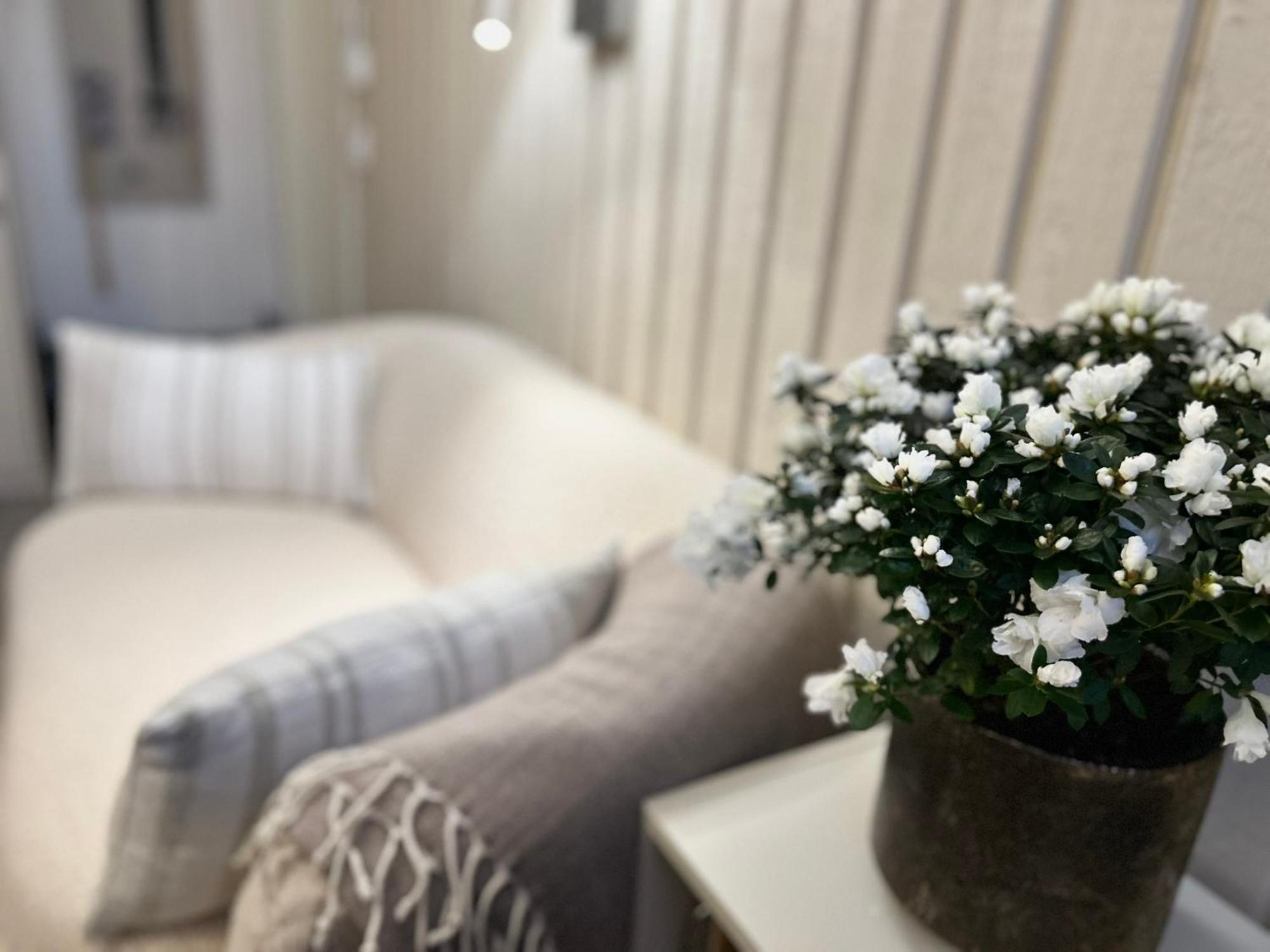 Lilla Huset Bed & Breakfast - Countryside Guesthouse, Free Parking Orebro Exterior photo